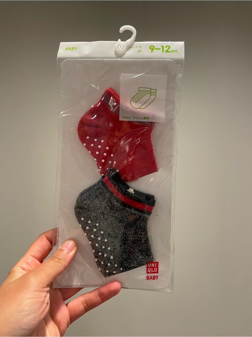 [Uniqlo] NWT Baby Two-Pack Grip Socks in Red and Charcoal - 6-12 months
